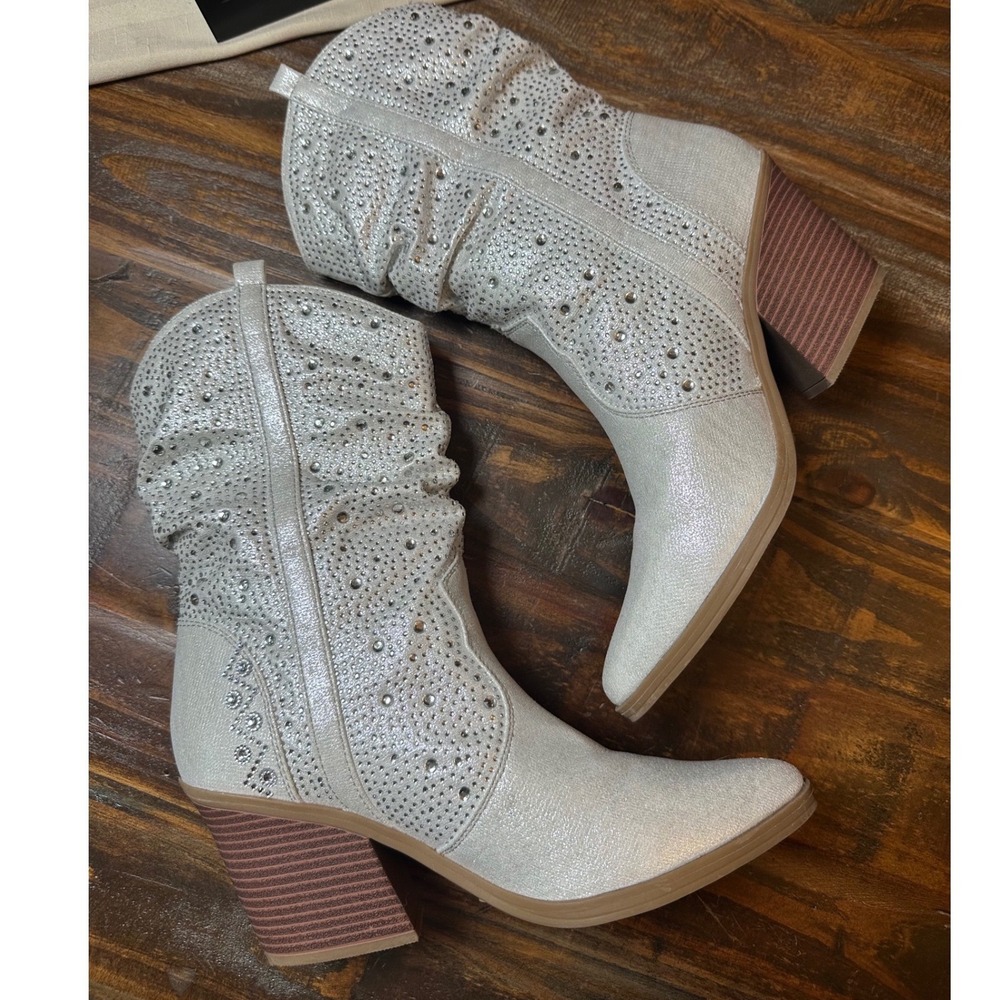 Western Rhinestone Metallic Silver Slouchy Pointed Toe Block Heel Boot Size 9.5M